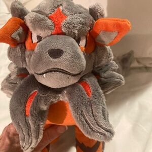 Jade Pokémon Windy Plush center original 
***tush/butt tag removed